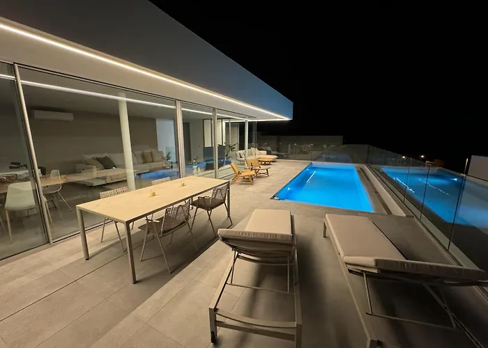 Jan With Heated Pool Адехе